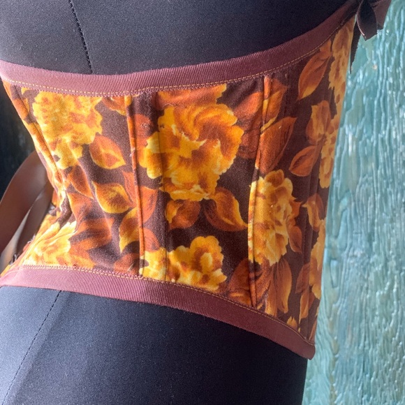 Sample sale ready to ship 22” underbust corset handmade by La Belle Fairy - Picture 4 of 5